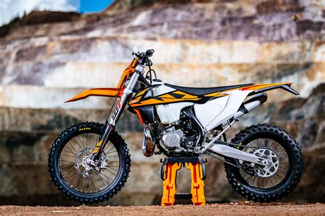 Can they be fuel injected as well? 2018_KTM_fuel-injection_two-stroke_250_300_EXC_TPI_36 ...