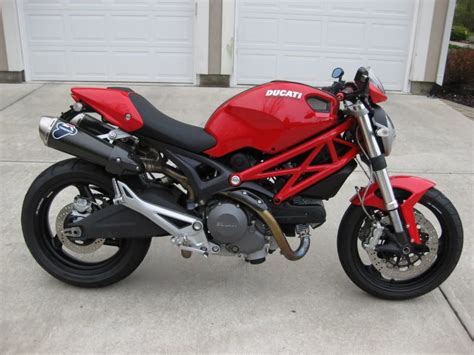 Maintaining its traditional monster silhouette, the 696 now looks more muscular than ever. 2009 Monster 696 - RED - Ducati Monster Forums: Ducati ...