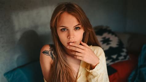 Face Long Hair Looking At Viewer Women Model Anastasia Scheglova Finger On Lips Women