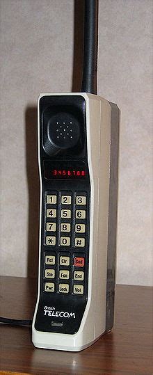 Le Téléphone Cellulaire Motorola Dynatac 8000x Commercialisé En 1983