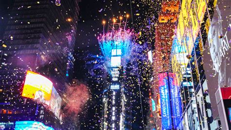 How To Watch The Ball Drop Live On New Years Eve 2022 Livestream