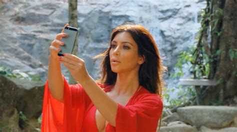 Kim Kardashians Sexy Nude Selfie Shots—see The Pics E News
