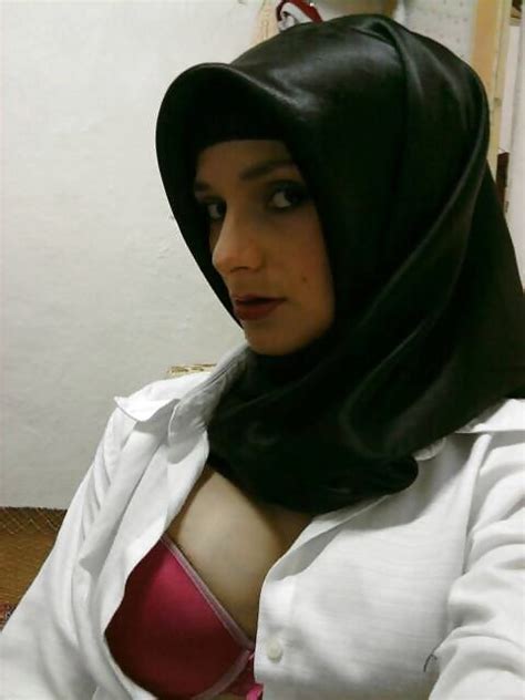 Muslima Shows Her Big Tits Ebsiba