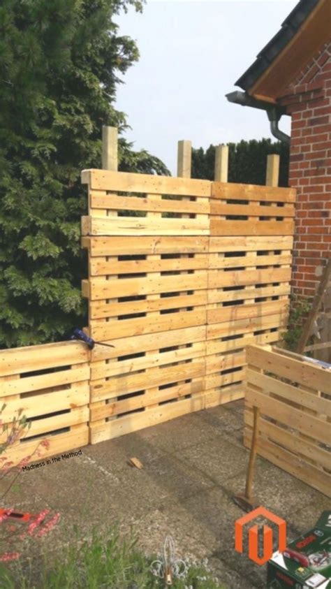 You can use the reclaimed pieces of wood pallet to make a garden planter. Pallet Privacy Screen | Pallet fence diy, Diy garden ...