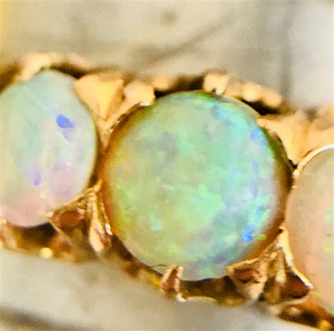 Fabulous Antique 18ct Gold Opal Ring In Excellent Condition