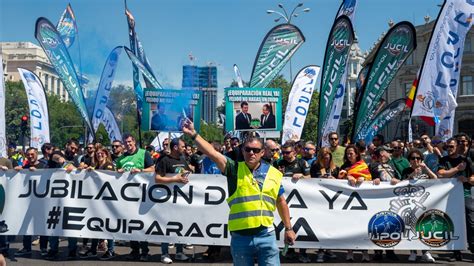 Miles De Polic As Nacionales Y Guardias Civiles Piden En Madrid