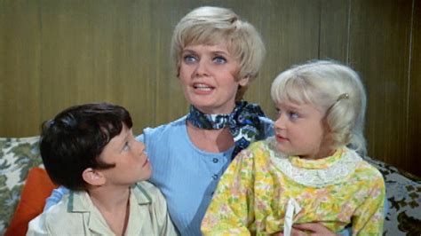 Watch The Brady Bunch Season 1 Episode 23 To Move Or Not To Move