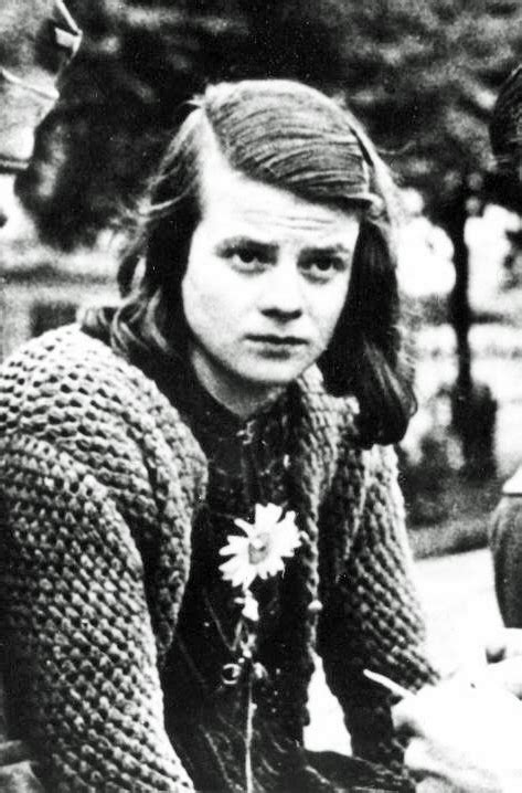 Sophie scholl and traute lafrenz purchased the special paper needed, as well as the envelopes and stamps from a large number of shops to avoid suspicion. THE WHITE ROSE Sophie Scholl — What'shername