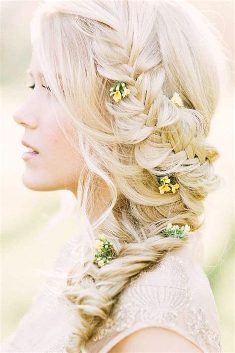 Wedding Hairstyles With Flowers 30 Looks And Expert Tips Flowers In