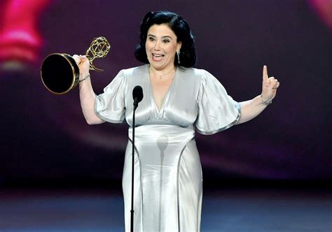 Emmys 2018 Alex Borstein Goes Braless Wins For ‘marvelous Mrs Maisel’ Usweekly