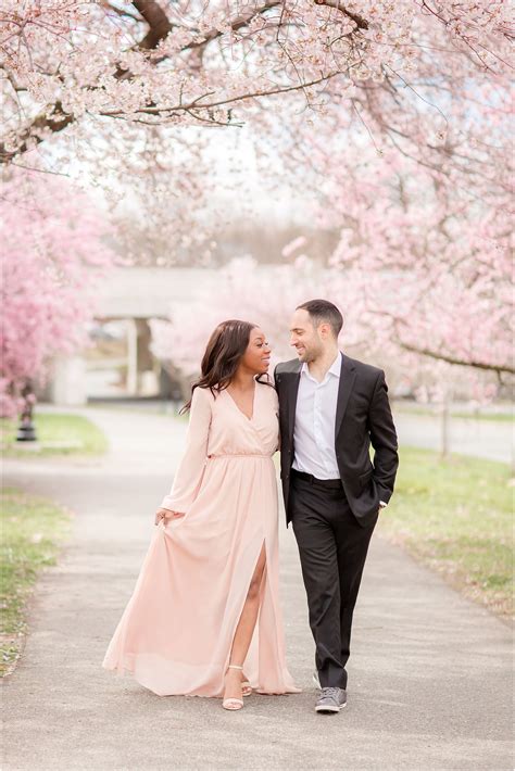 Top 10 Tips For What To Wear For Engagement Photos