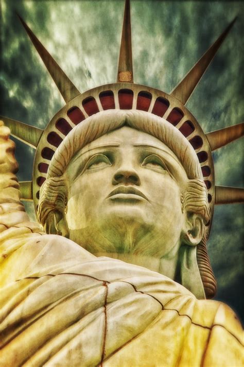 1600x900 Resolution Statue Of Liberty Photo Hd Wallpaper Wallpaper