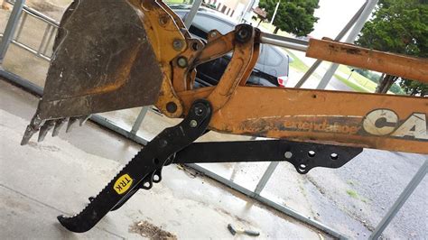 Manual Or Hydraulic Thumb For Case 580590 Backhoe Outside South