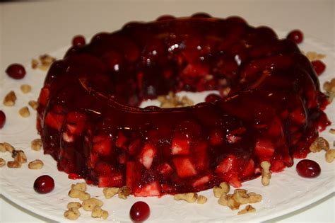 So thanksgiving is just around the corner and with it comes all things cranberry. EVERYDAY SISTERS: Thanksgiving 101 - Cranberry Jello Mold