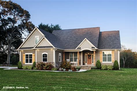 The craftsman house displays the honesty and simplicity of a truly american house. Craftsman Style House Plan - 3 Beds 2 Baths 1473 Sq/Ft ...