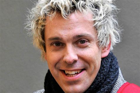 Sascha grammel is a german social media star who has gained populairty through the eponymous instagram account. Sascha Grammel: Der Mann, der mit seiner Frau und drei ...