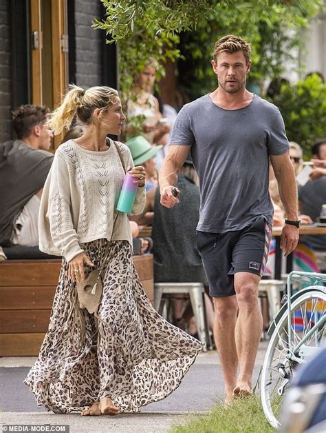 Chris Hemsworth And Wife Elsa Pataky Go Barefoot As They Enjoy A Low Key Breakfast In Byron Bay