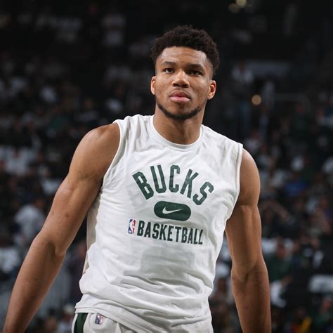 2048x2048 Nba Giannis Antetokounmpo Hd 2022 Ipad Air Wallpaper Hd