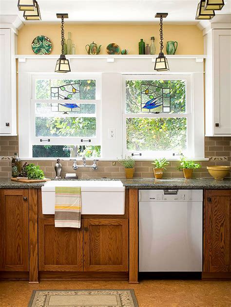 Here, the backsplash is tiled with varying shades of teal to temper the rich wood tones in. Decorating with Oak Cabinets