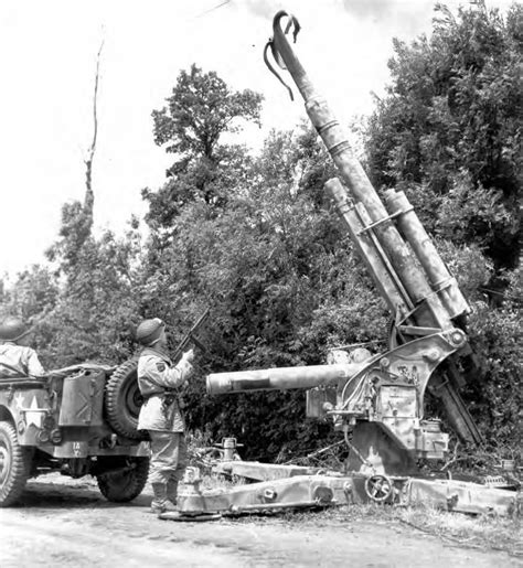 Photo Us Army Patrol Examining A German 88 Mm Flak Anti Aircraft Gun