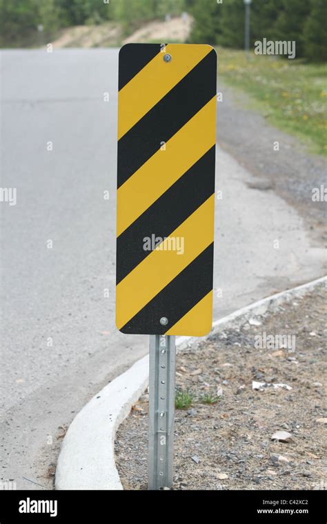 Reflective Black Yellow Diagonal Right Stripes Object Marker Sign