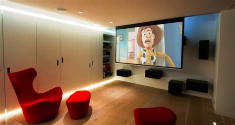 Use the chart below to see prices, ratings, resolution, brightness, contrast ratio, special features and more. 14 Things to Consider When Buying a Projector