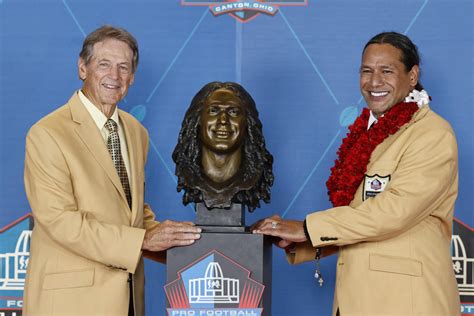 NFL Troy Polamalu Makes It To Hall Of Fame Ceremony After COVID