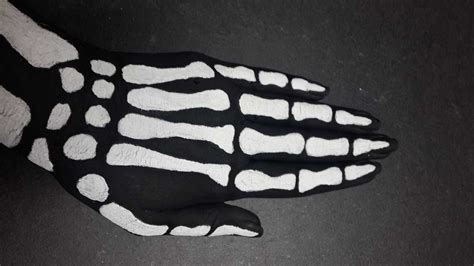 Halloween Skeleton Hand Mano De Esqueleto Para Halloween Youtube