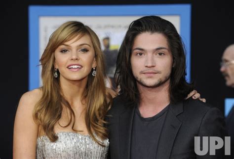 Photo Aimee Teegarden And Thomas Mcdonell Attend The Premiere Of The