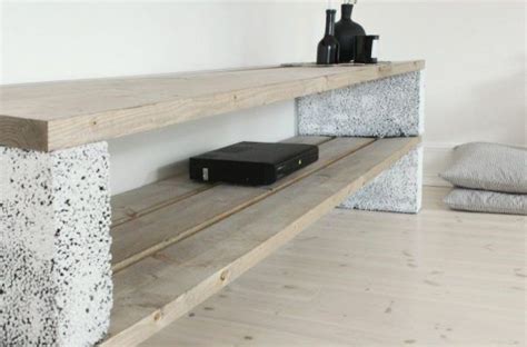 In einer studentenwohnung oder in einem kleinen apartment gibt es oft keinen platz für einen. Betonblöcke für tolle DIY Möbel | Schrank selber bauen ...