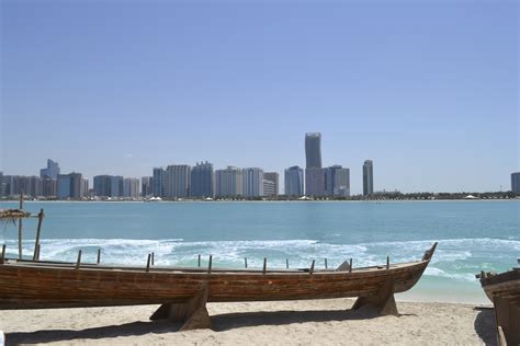 Dubai Ce Po I Face O Zi La Abu Dhabi Prin Vacanta
