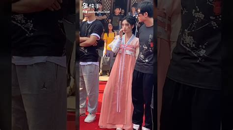 Trương triết hạn thậm chí còn lơ đẹp cúc tịnh y để chơi một mình nữa cơ. Cúc Tịnh Y & Trương Triết Hạn Khai Máy Phim Như Ý Phương ...