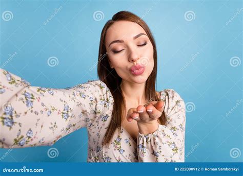 Photo Of Flirty Brown Hairdo Millennial Lady Do Selfie Blow Kiss Wear