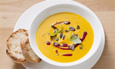 Maybe you would like to learn more about one of these? Zuppa di zucca vegan, la ricetta chic ed elegante | 100% ...