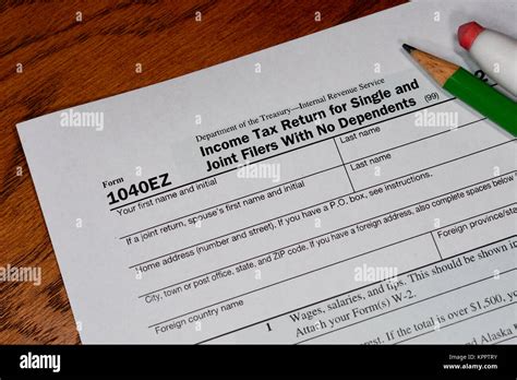 Simple Version Of The Us Income Tax Form For Individuals Form 1040ez