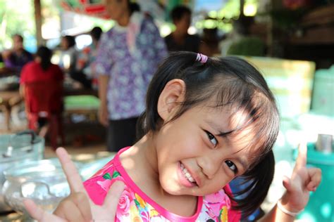 Gambar Orang Orang Gadis Imut Anak Masa Kecil Tersenyum Makanan Kesenangan Senang
