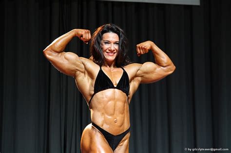 She Lifts Alina Popa