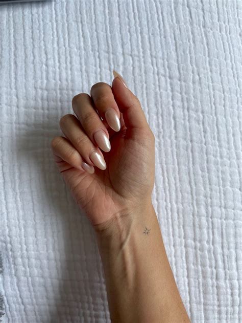 Hailey Bieber Nail Inspo In Chrome Powder Nails Nail Inspo