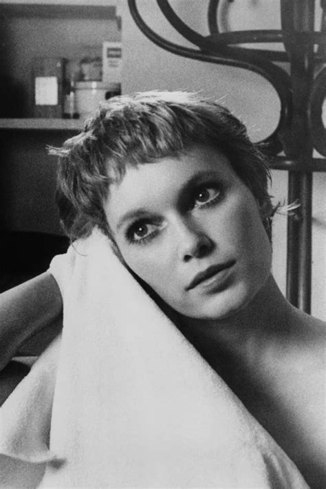 In Photos Mia Farrows Most Iconic Moments Mia Farrow Classic Hollywood In This Moment