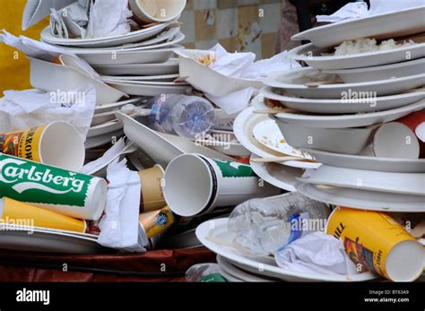 Dirty Paper Plates Hi Res Stock Photography And Images Alamy