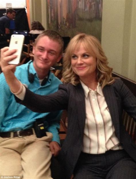 Amy Poehler Spends The Day With Superfan On Set Of Parks And Recreation Daily Mail Online