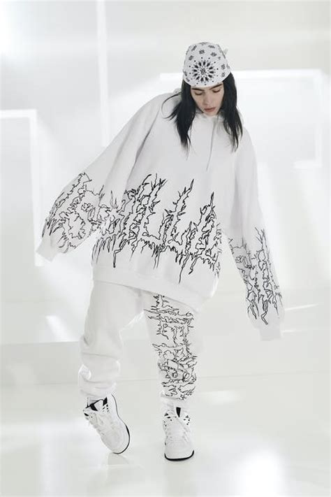 Following her previously cancelled collaboration with siberia hills, singer billie eilish has teamed up with retailer bershka for her latest collection collab. The Bershka x Billie Eilish collab is what we need now!