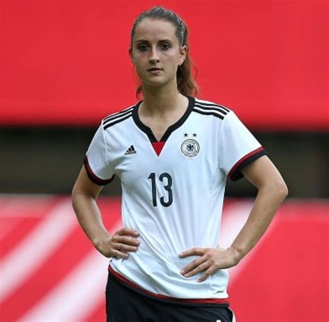 Legends legends team the fc bayern legends team was founded in the summer of 2006 with the aim of bringing former players. sp-Fußball-BL-Frauen-München-Lewandowski-Däbritz-Vertrag ...