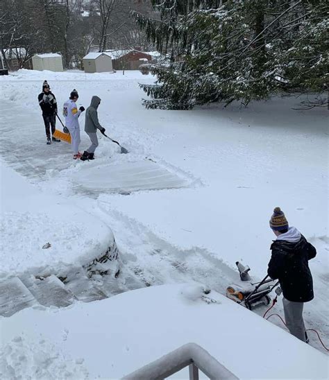 Football Coach Cancels Practice And Asks Players To Shovel Driveways Of Elderly Disabled Neighbors