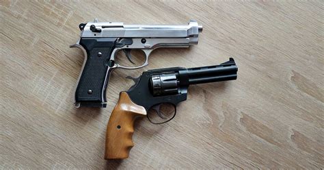 Choosing A Handgun Differences Between Revolvers Vs Semi Automatic Pistols