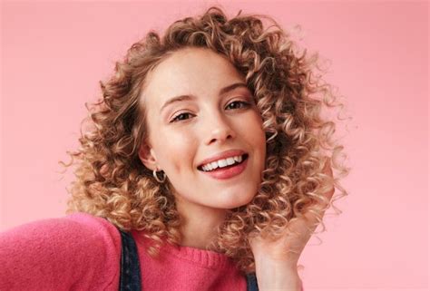 30 Blonde Curly Hairstyles To Emphasize Your Glamour Hairdo Hairstyle