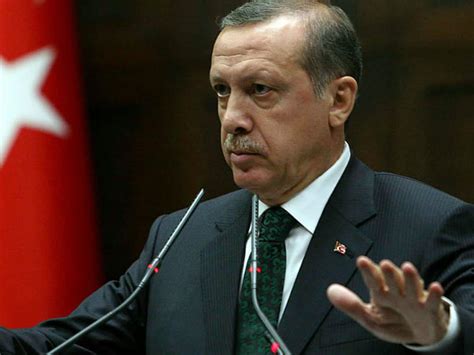 Президент турции реджеп тайип эрдоган раскритиковал слова американского лидера джо байдена о президенте россии владимире путине, назвав их недопустимыми. Turkey's Erdogan supports Pakistan on Kashmir issue