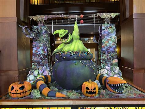 Complete Guide To Disneyland At Halloween 2023