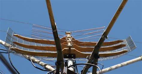 Since the total resistance of the antenna element consists of the loss resistance and the radiation. Bow Tie TV Antenna Designs (FF4 & M4 featured) - Page 2 ...