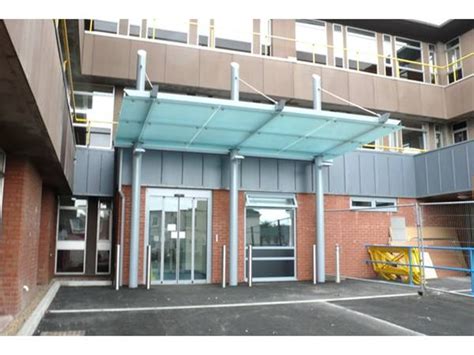 Ef06 Satin Glass Entrance Feature Hospital Northallerton Urban Design